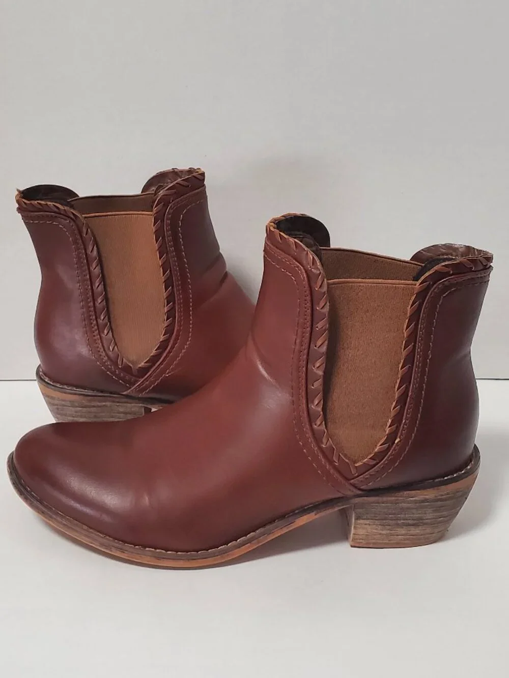 Women's size 9 med brown ankle booties